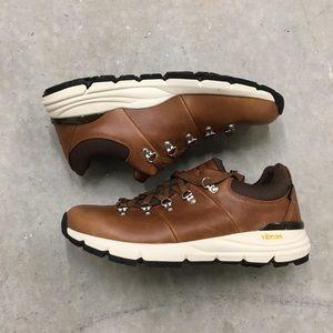 NWT m’s Danner Mountain 600 Low